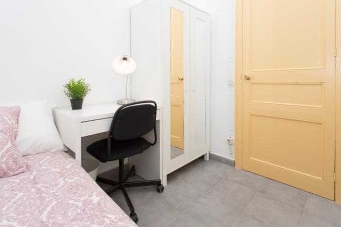 Room for rent in L'Antiga Esquerra de l'Eixample (Eixample) Barcelona